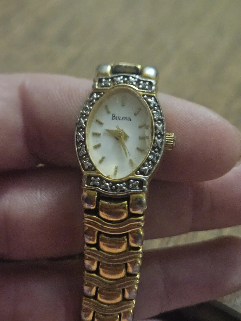 Bulova Vintage Gold Tone Quartz Bracelet Watch Silver X Accent Bezel Pearl Dial